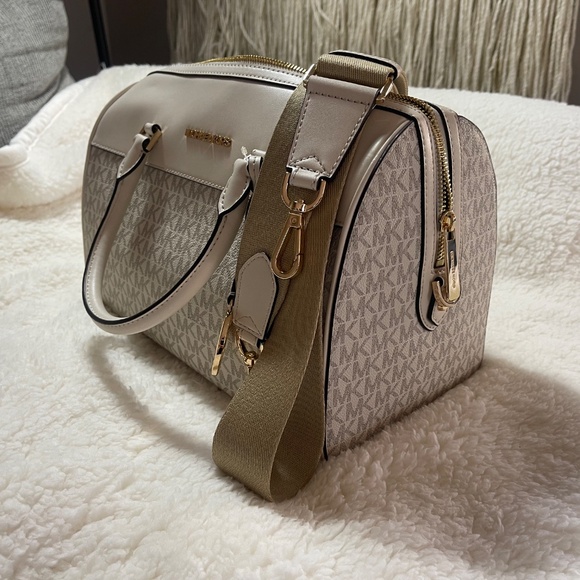Michael Kors Purse - Picture 3 of 4
